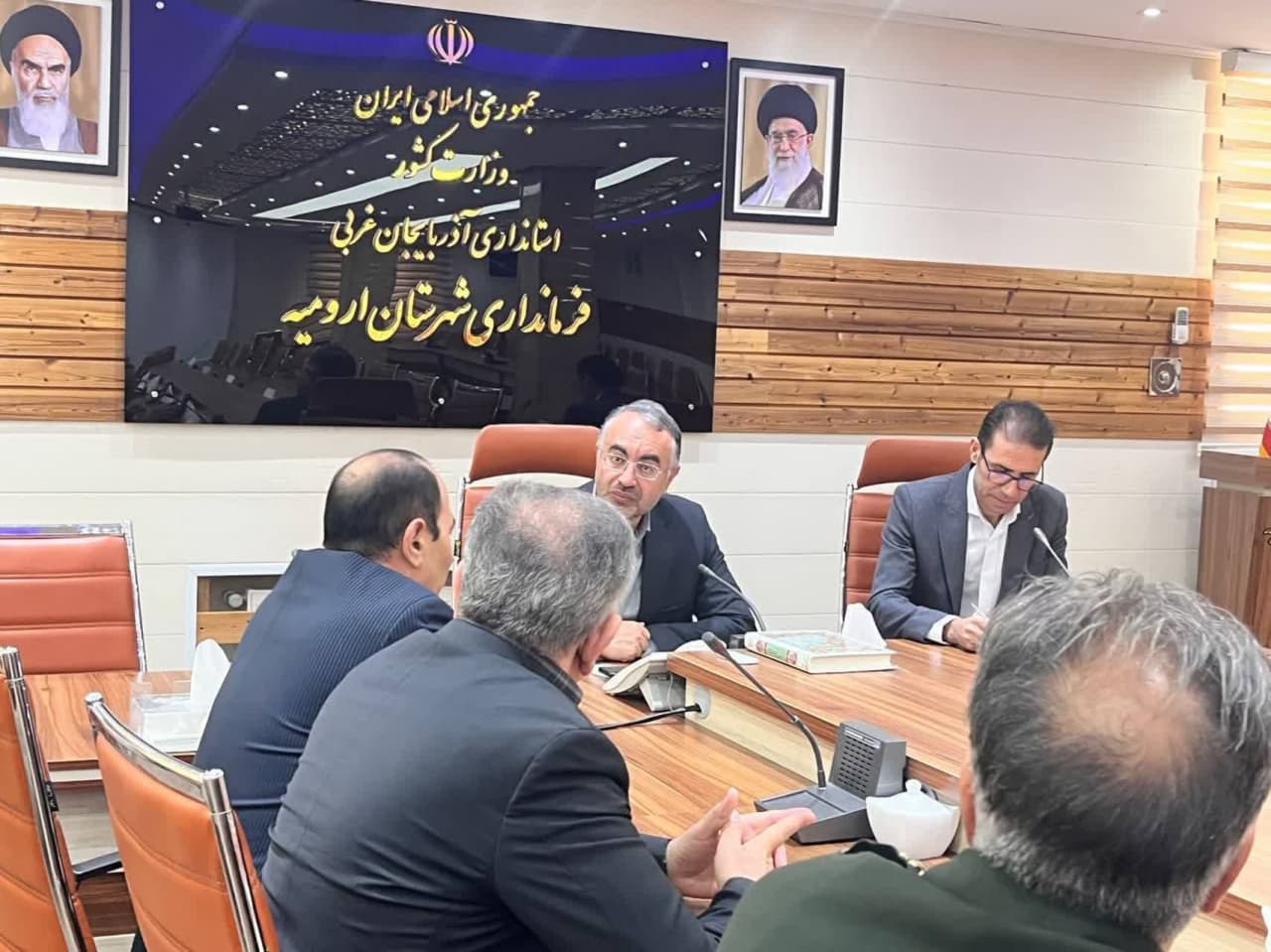 ملاقات عمومی شش ساعته فرماندار ارومیه با شهروندان در نخستین روزکاری سال جدید