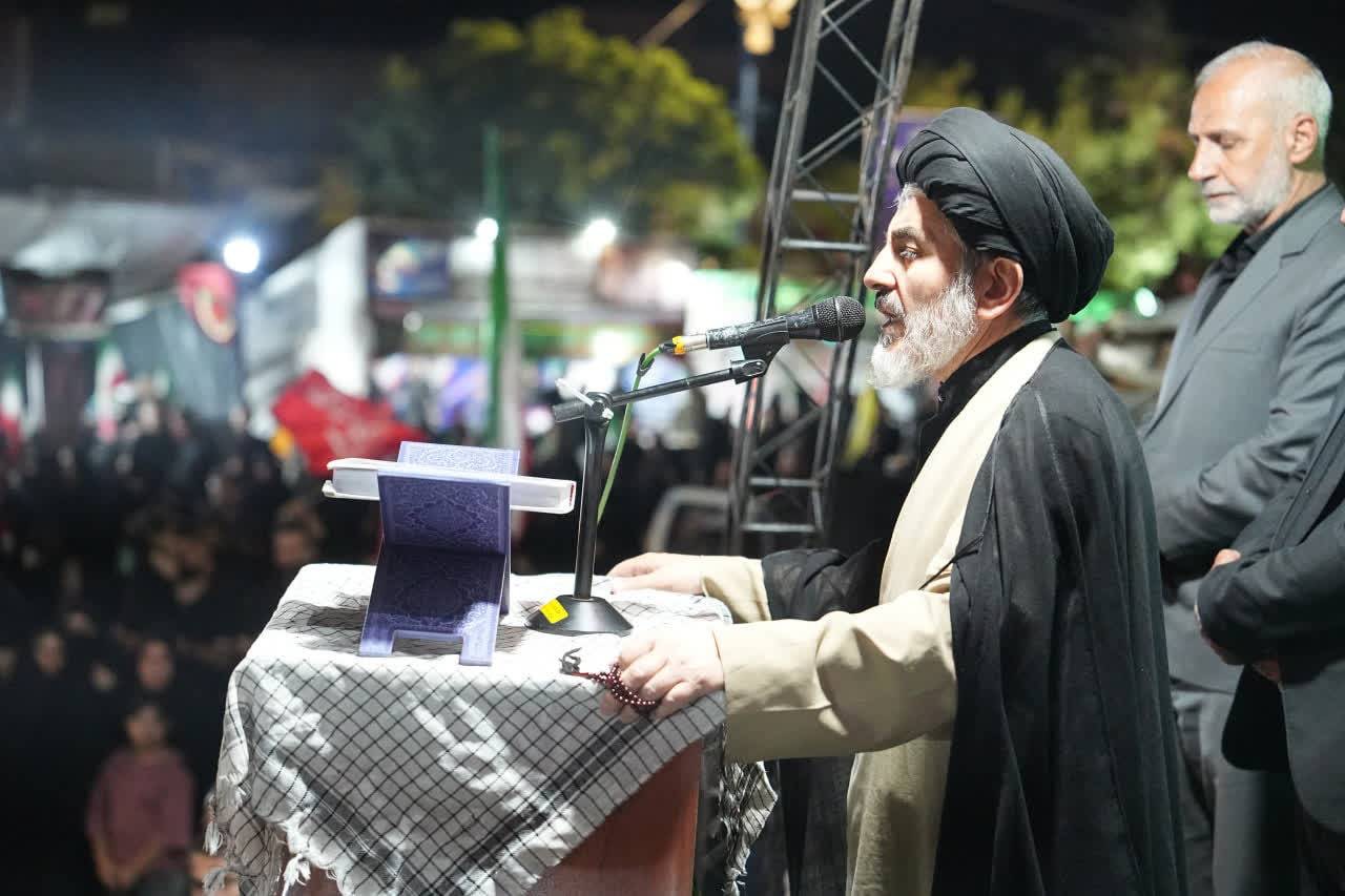 اقامه نماز استغاثه به امام زمان (عج) در تجمع شبانه ارومیه + تصاویر