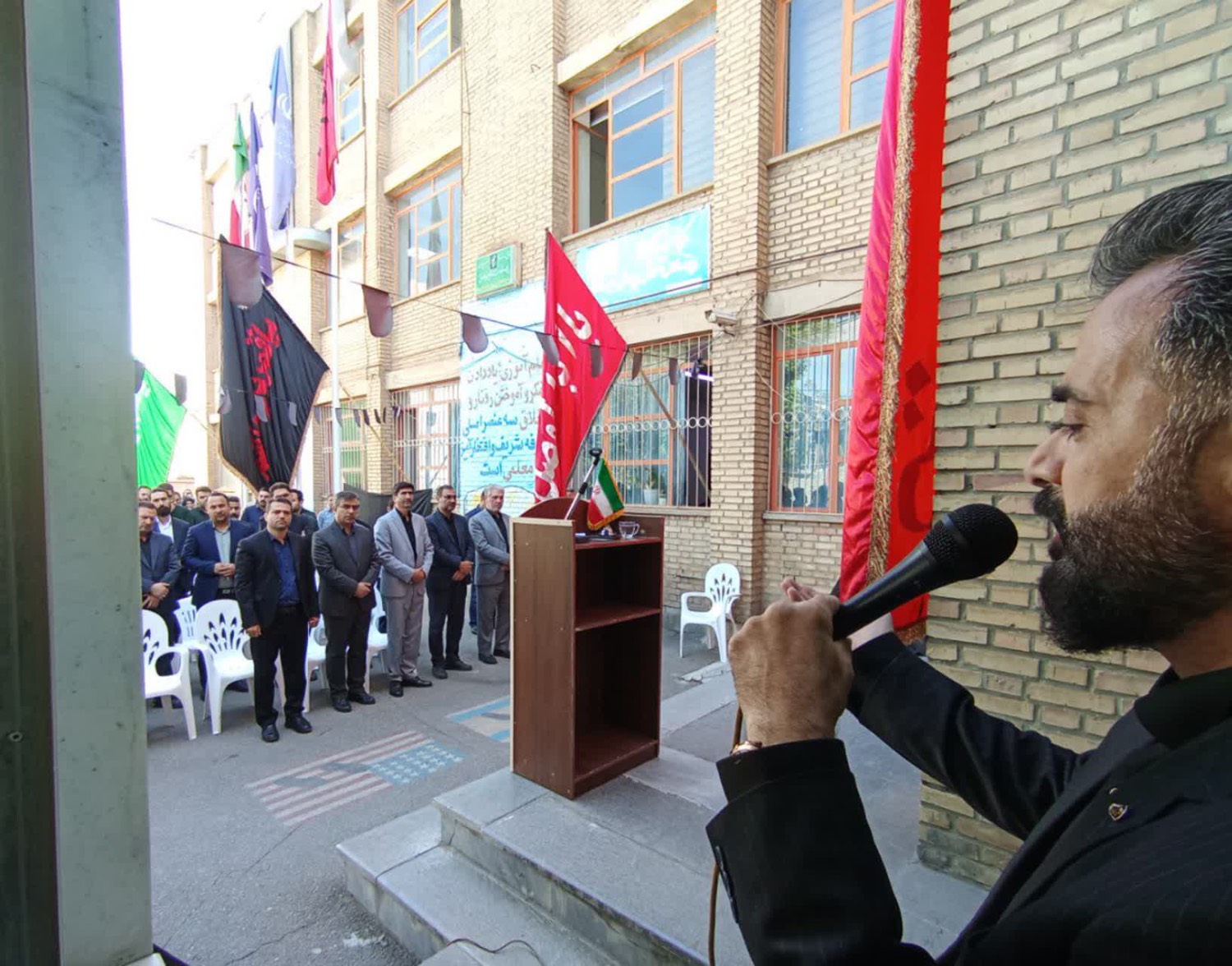 مراسم اعلان عزا و برافراشتن پرچم عزای حسینی در آموزش و پرورش ناحیه دو ارومیه