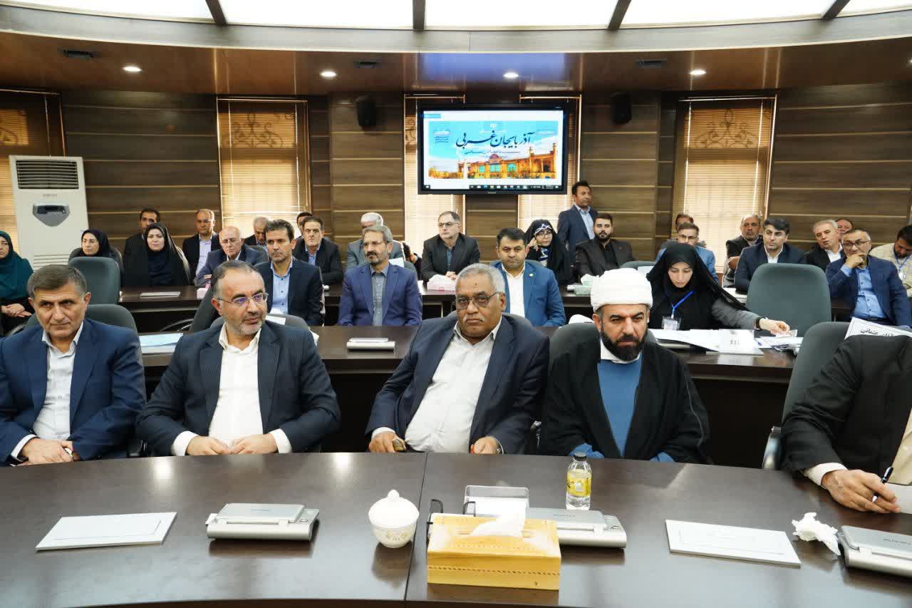 نشست رئیس‌جمهور با فعالان سیاسی آذربایجان‌غربی