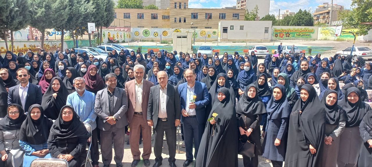 حضور فرماندار شهرستان ارومیه در مدرسه دخترانه شاهد گل نرجس ناحیه یک ارومیه