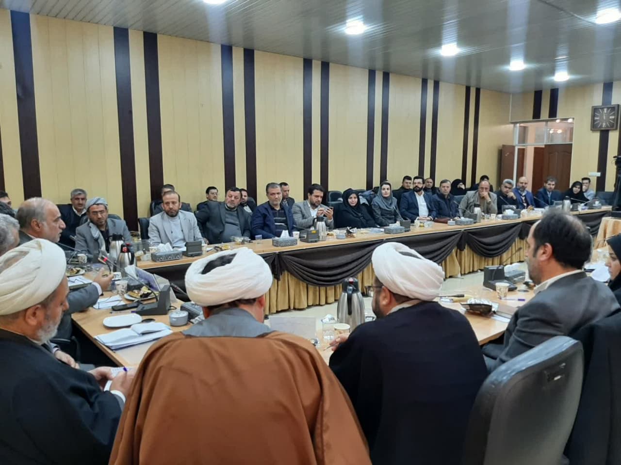 غلامحسین عماری توجه به هنرستانها و رشته های فنی و حرفه ای و اولویت تربیت نیروی کار متخصص و توجه به بازماندگان از تحصیل رامورد تاکید قرار داد.