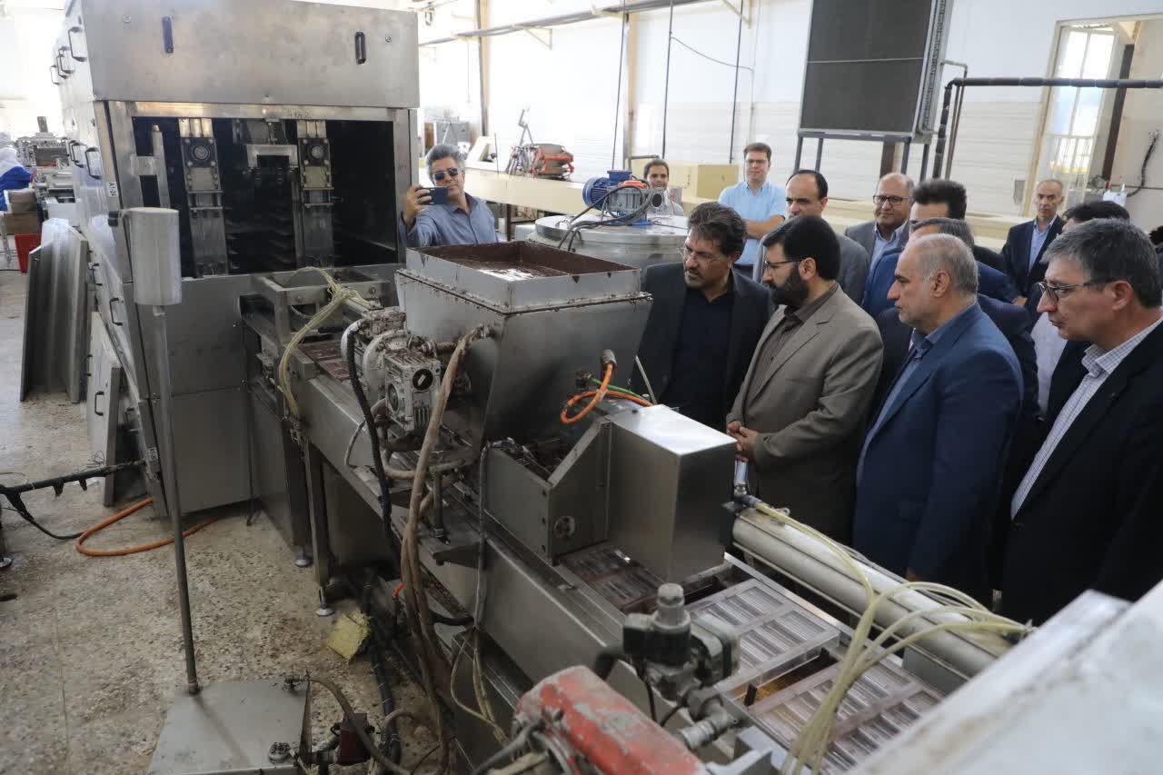 بازدید معاون هماهنگی امور اقتصادی استاندار آذربایجان غربی و فرماندار شهرستان ارومیه از دو شرکت تولیدی و صنعتی در ارومیه