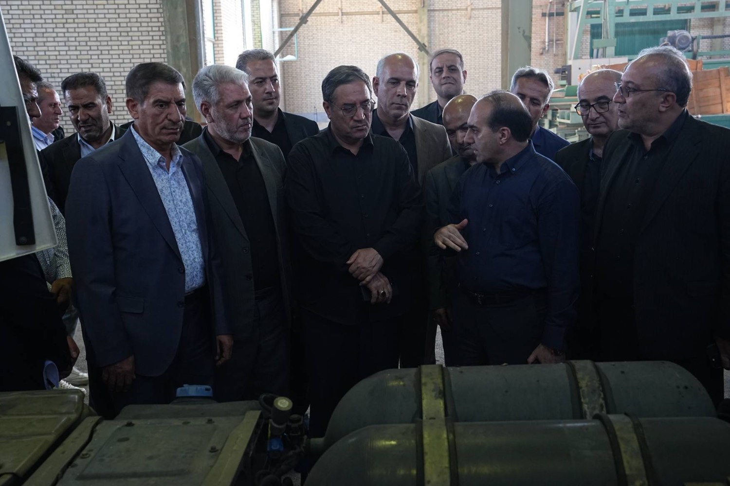 بازدید استاندار آذربایجانغربی از کارخانه تولید کامیونهای کشنده گازی نهنگ دیزل در ارومیه + تصاویر