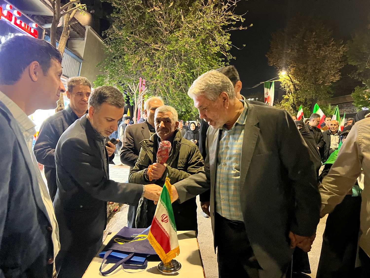 بازدید فرماندار شهرستان ارومیه از میز خدمت رزمگاه‌های شبانه ارومیه