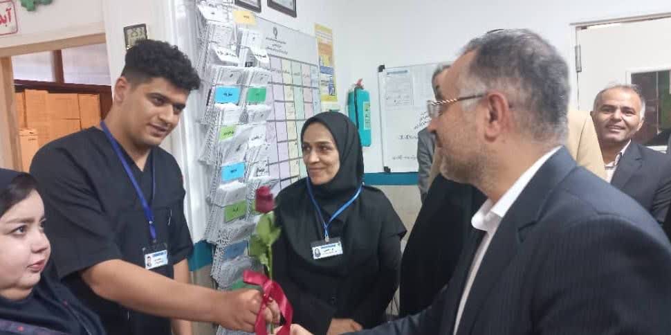 تبریک روز پرستار توسط سرپرست معاونت سیاسی و اجتماعی استاندار آذربایجان‌غربی و فرماندار ارومیه در بیمارستان شهید مطهری ارومیه