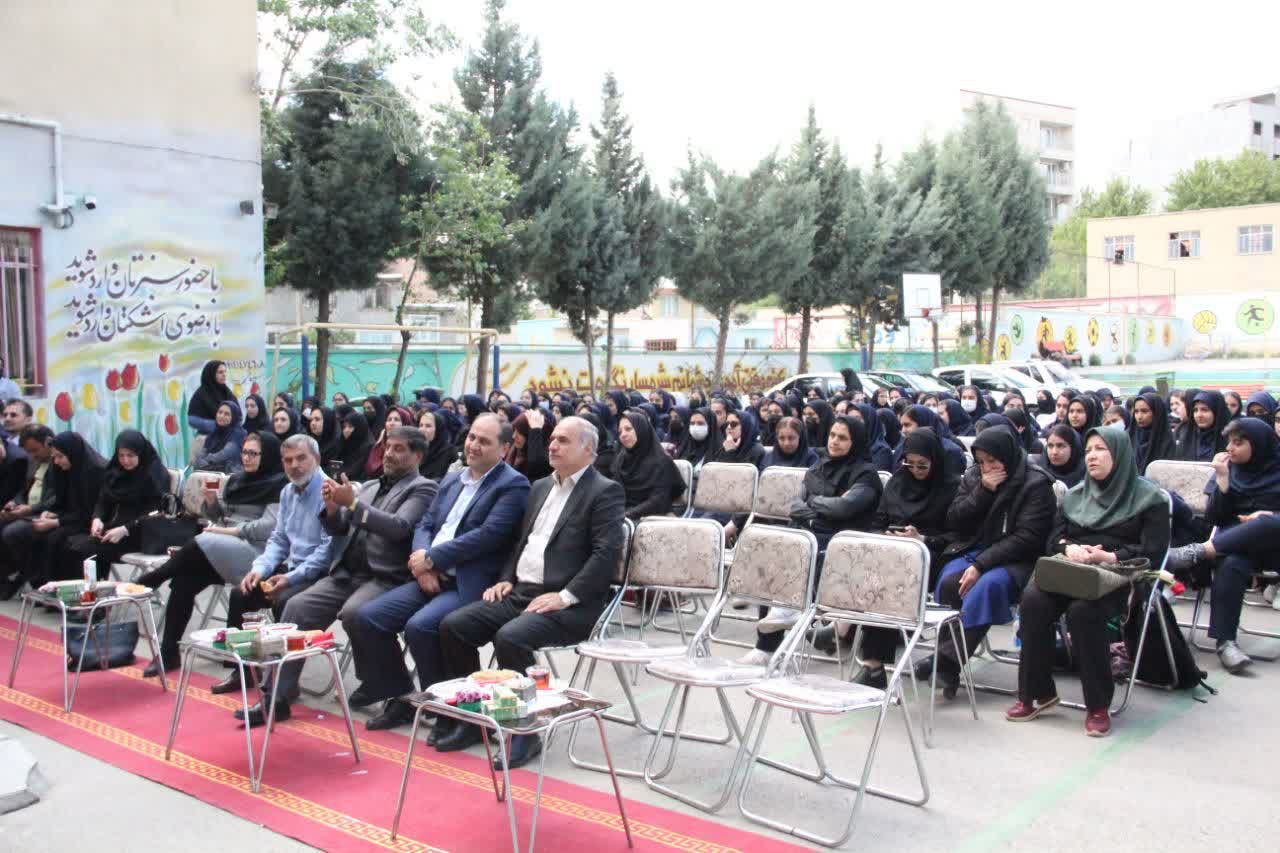 محبوب ترین مخلوق خداوند معلمین هستند