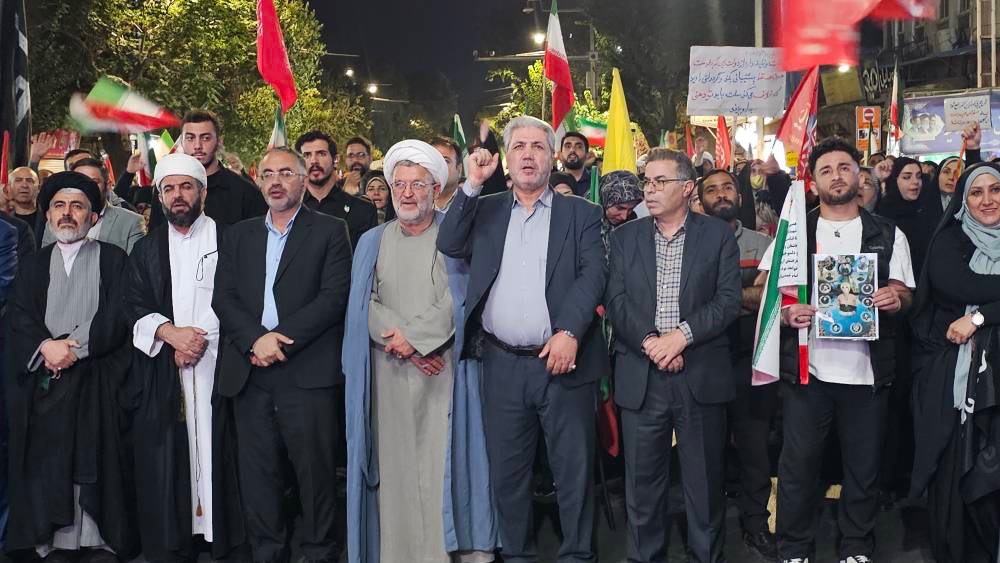 گزارش تصویری؛ حضور استاندار و فرماندار ارومیه در اجتماع شبانه مردم