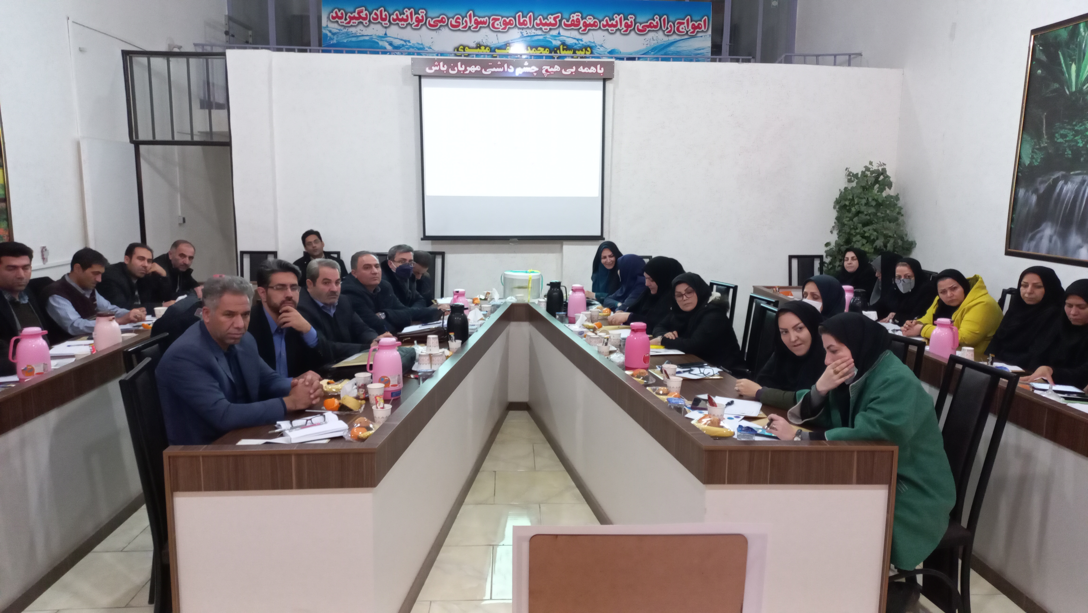 برگزاری نشست تخصصی مدیران مدارس هیئت امنایی با حضور فرماندار شهرستان ارومیه