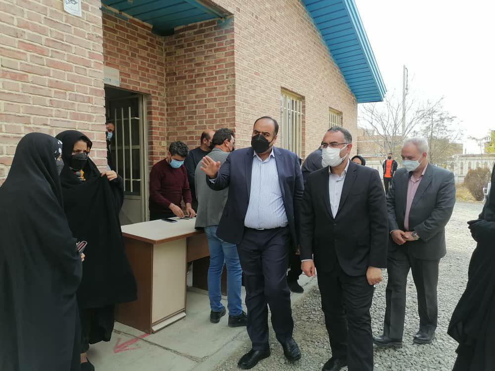 تاکید فرماندار ارومیه بر واکسیناسیون خانه به خانه کرونا در مناطق روستایی