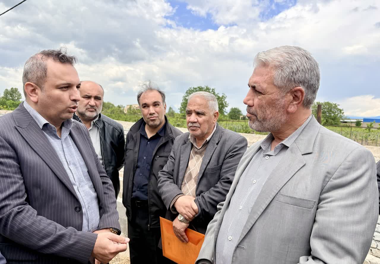 بازدید میدانی فرماندار ارومیه از روستای قزل عاشق جهت بررسی و رفع چالش های عمرانی