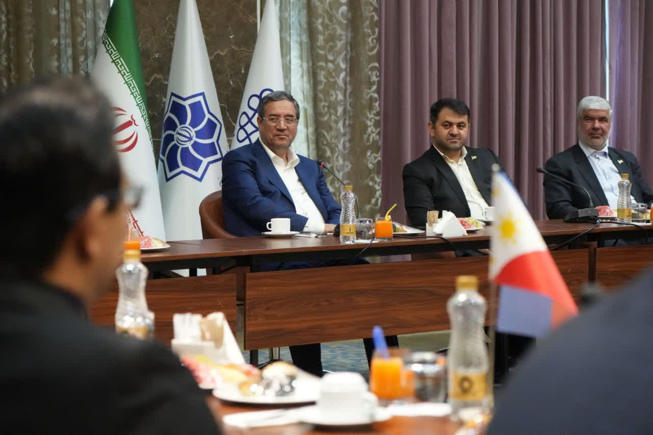 روز پرکار دیپلماسی استاندار آذربایجانغربی در ارومیه؛ برگزاری نشست مشترک استاندار آذربایجانغربی با سفرای ازبکستان، اروگوئه، سریلانکا، فیلیپین و قرقیزستان