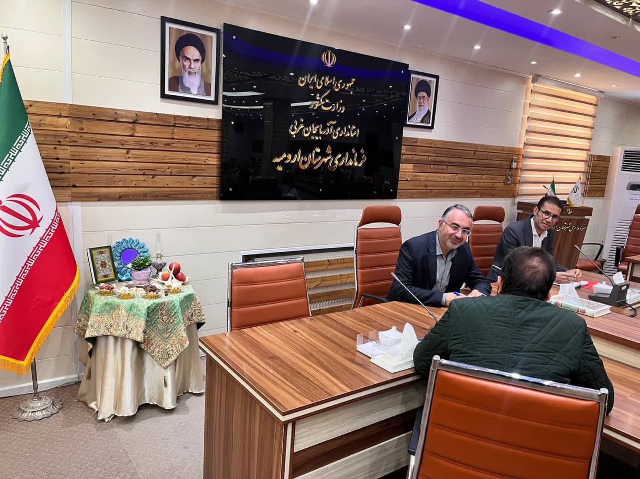 ملاقات عمومی شش ساعته فرماندار ارومیه با شهروندان در نخستین روزکاری سال جدید