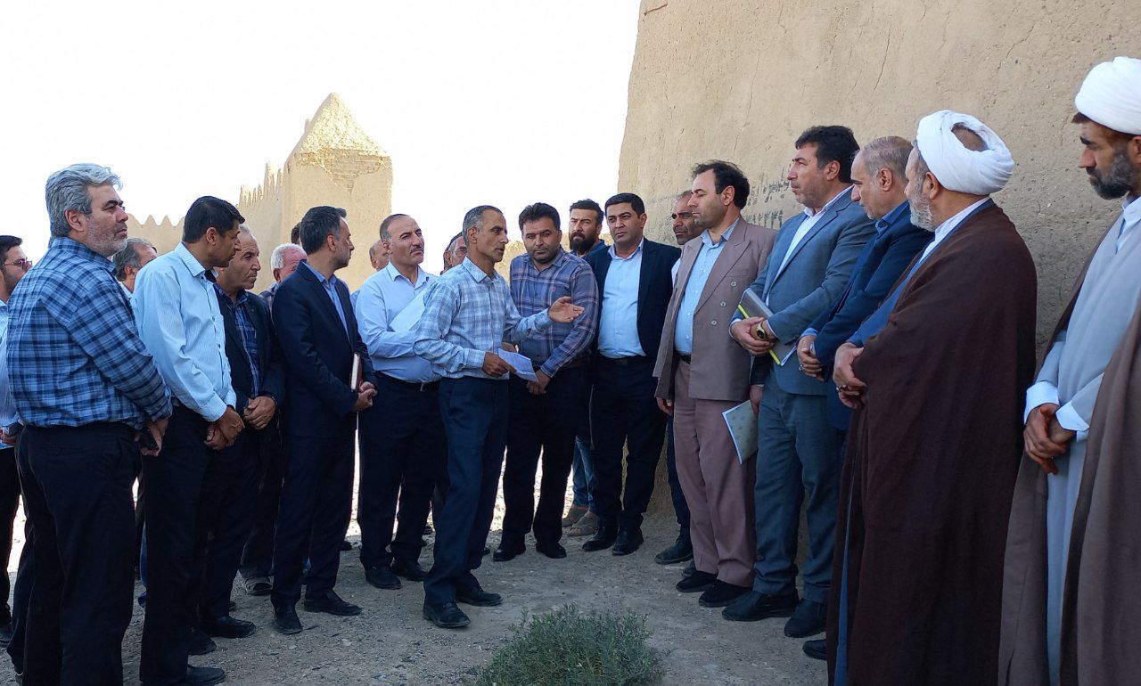 حضور فرماندار شهرستان ارومیه در جمع اهالی خونگرم روستای عسگرآباد کوه