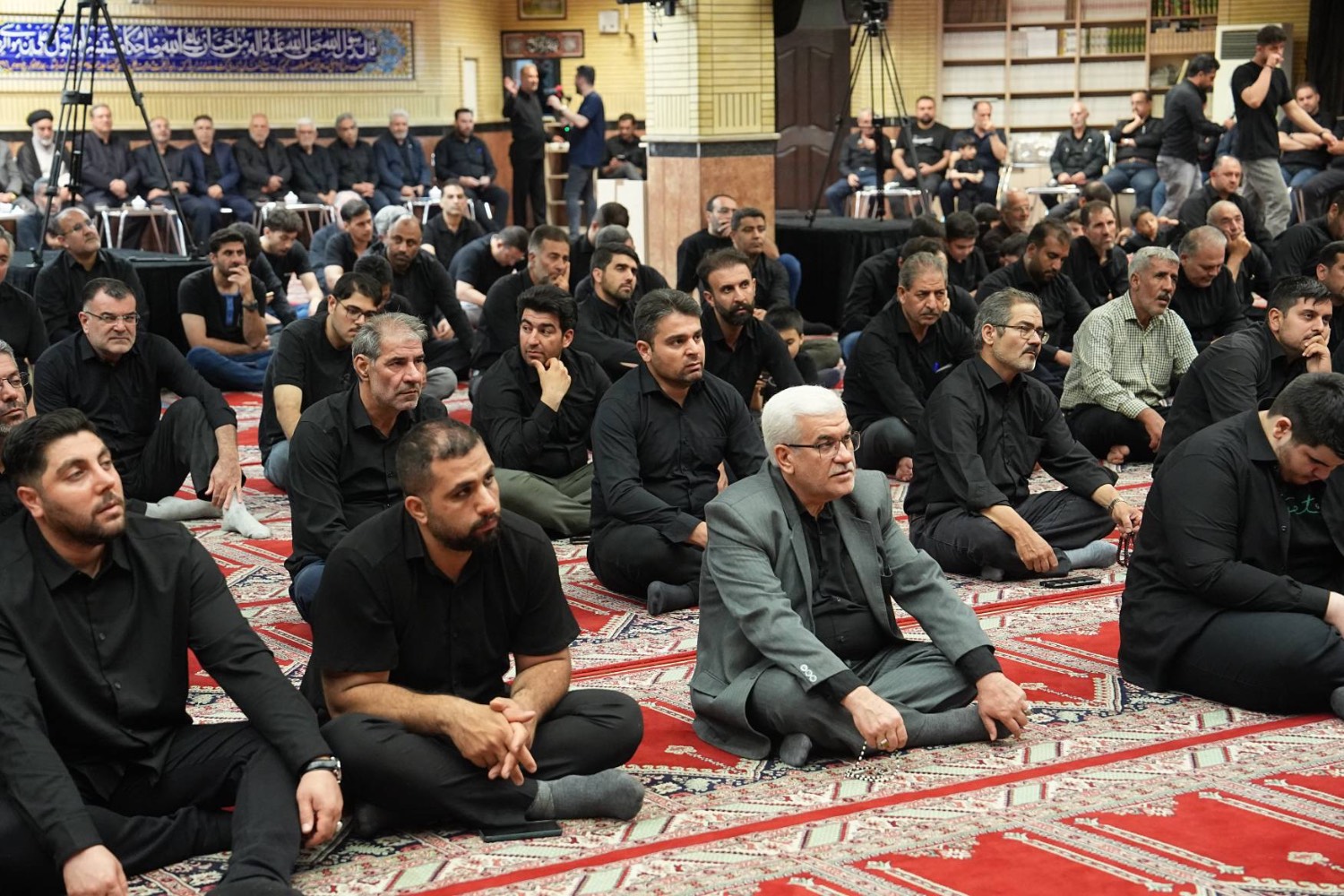حضور استاندار آذربایجان‌غربی در آیین عزاداری حسینیه اعظم حضرت علی بن موسی‌الرضا (ع) ارومیه + تصاویر