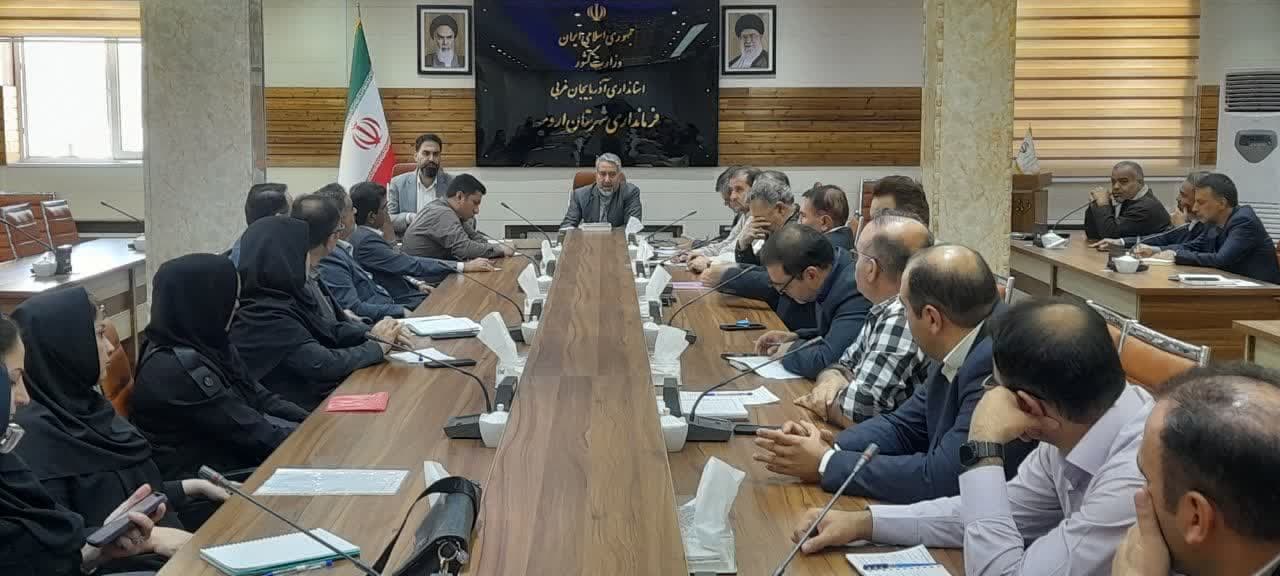 برگزاری جلسه کمیسیون دانشجویی به ریاست ظرف فروش معاون سیاسی ، امنیتی و اجتماعی فرمانداری