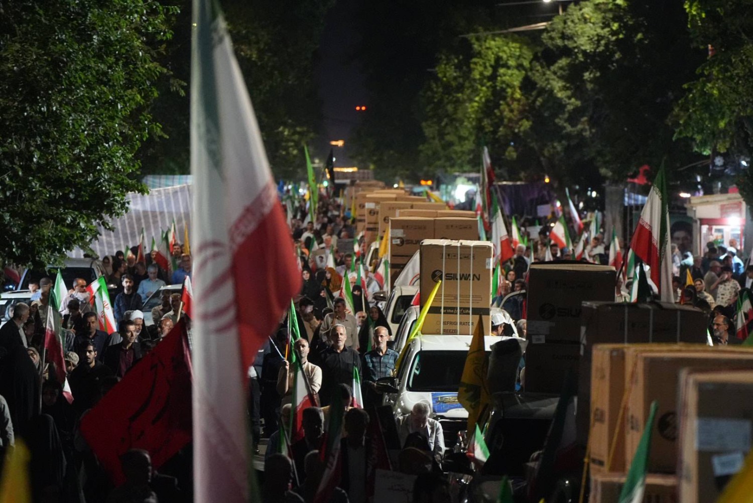 اعزام نخستین کاروان تأمین لوازم زندگی خانوادههای آسیبدیده از جنگ در آذربایجانغربی