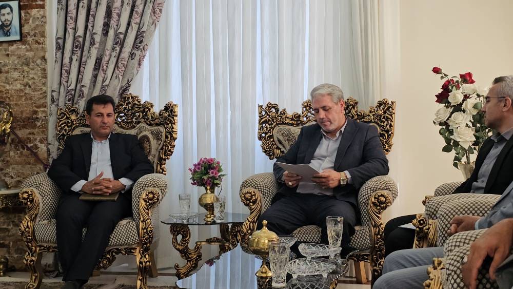 گزارش تصویری؛ فرماندار ارومیه با خانواده شهید عسگر ابراهیمی دیدار کرد