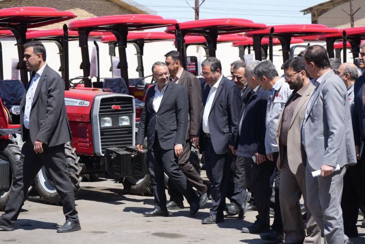 بازدید استاندار آذربایجانغربی و فرماندار شهرستان ارومیه از بخشهای مختلف شرکت تراکتورسازی ارومیه