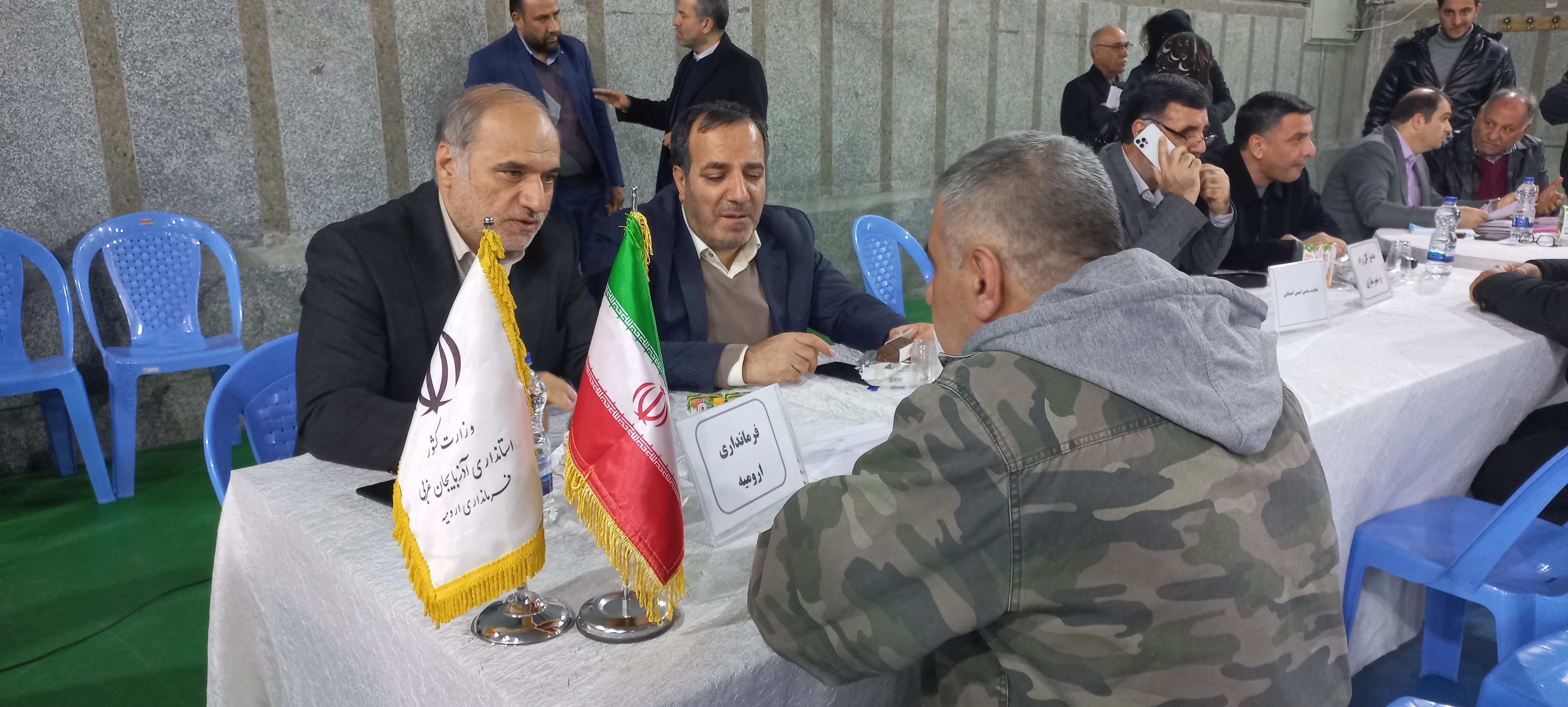 آلبوم تصویری از برپایی میز ارتباطات مردمی برای اقلیتهای دینی بمناسبت سال نو میلادی