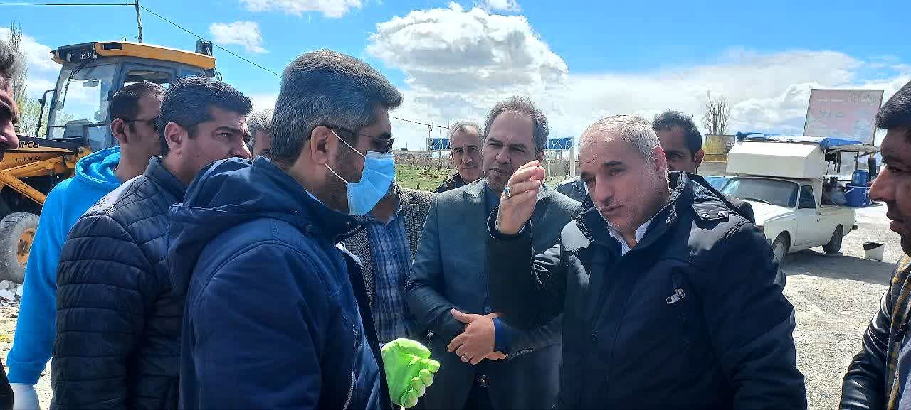 بازدید فرماندار ارومیه از برنامه پاکسازی محور جاده شهید کلانتری به مناسبت روز طبیعت