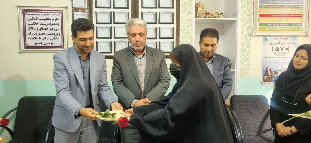 برگزاری آیین گرامیداشت روز معلم در دبیرستان فرهنگیان شهید مدنی ارومیه با حضور فرماندار شهرستان ارومیه