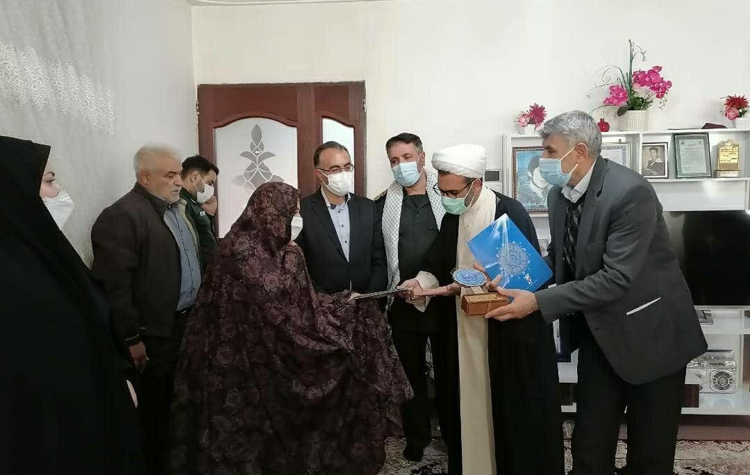 دیدار فرماندار ارومیه با خانواده های معزز شهدا به مناسبت هفته بسیج + تصاویر