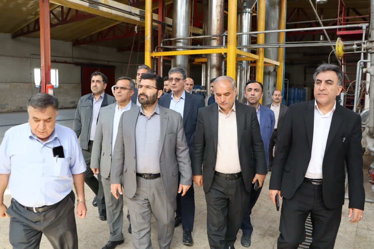 بازدید معاون هماهنگی امور اقتصادی استاندار و فرماندار شهرستان ارومیه از دو شرکت تولیدی و صنعتی در ارومیه
