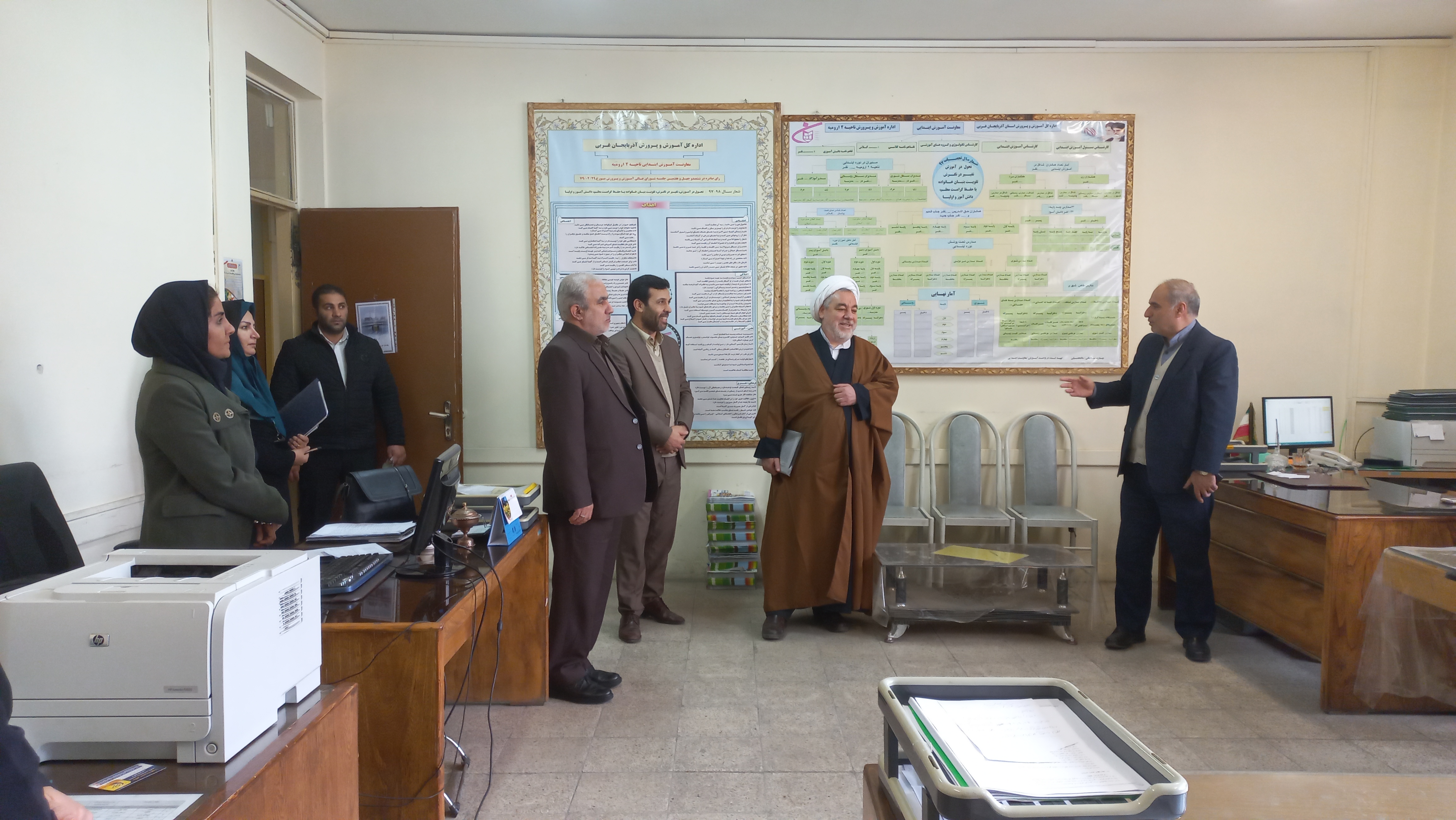 بازدید فرماندار شهرستان ارومیه از اداره آموزش و پرورش ناحیه 2 ارومیه