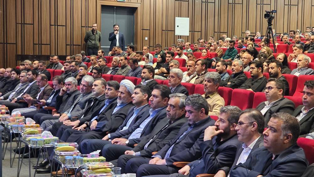 تجلیل از تلاشگران عرصه مدیریت شهری ارومیه در آیین گرامیداشت روز جهانی کارگر