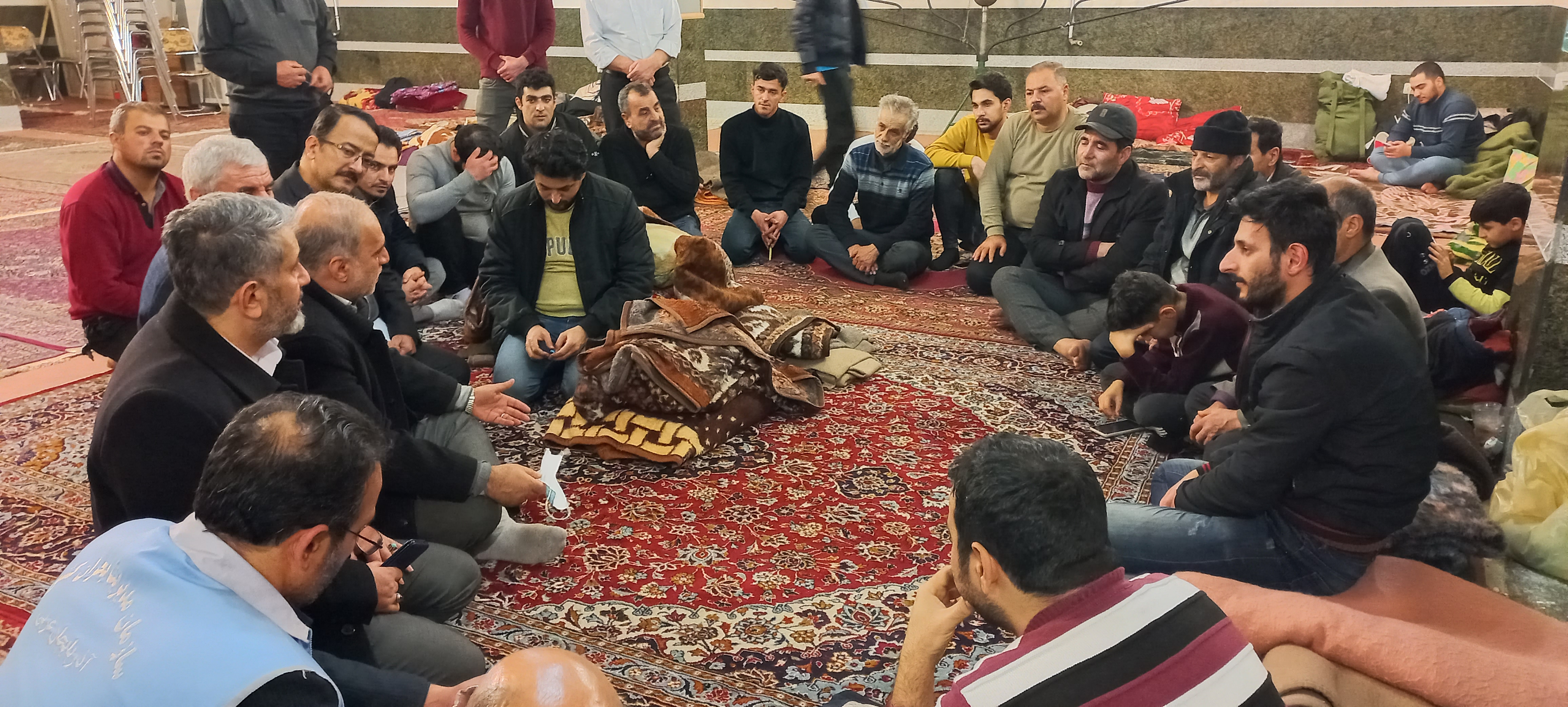 حضور فرماندار شهرستان ارومیه در مساجد اسکان زلزله زدگان خوی