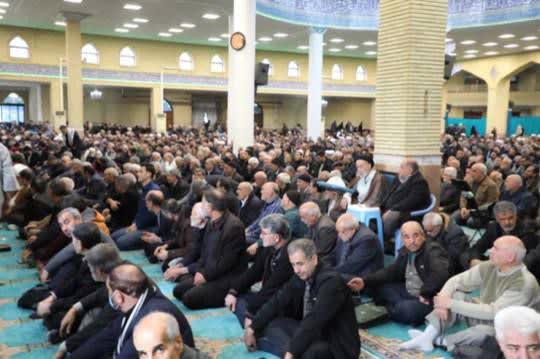 برگزاری آیین نماز جمعه ارومیه با حضور مردم و مسئولان به امامت حجت الاسلام والمسلمین قریشی.