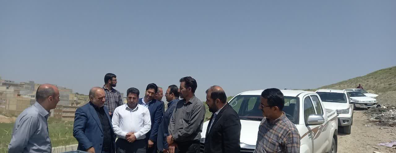 بازدید فرماندار ارومیه از محل اجرای طرح احداث آب بند در بالادست آبشناسان