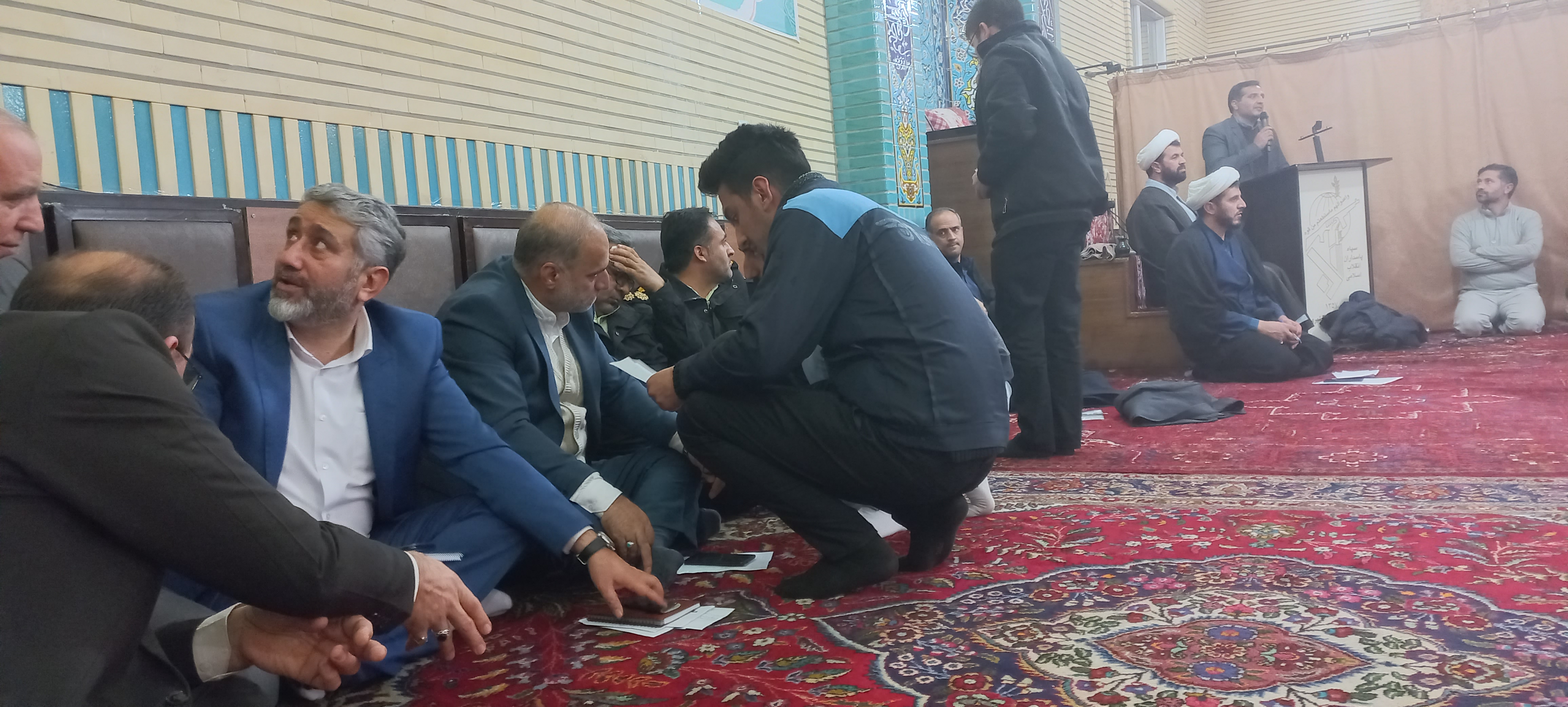 باحضور فرماندار ، مسائل و مشکلات منطقه 2 بررسی شد + عکس