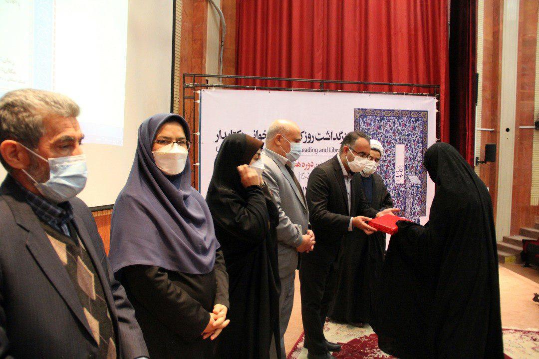 فرهنگ سازی و پژوهش های لازم برای گسترش کتابخوانی انجام شود