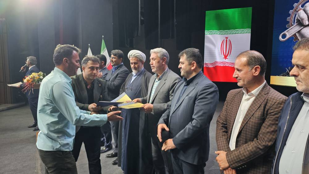 تجلیل از تلاشگران عرصه مدیریت شهری ارومیه در آیین گرامیداشت روز جهانی کارگر