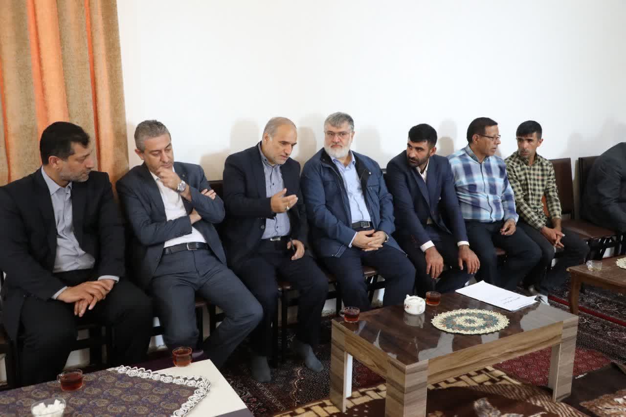 حضور محمدصادق معتمدیان استاندار آذربایجانغربی در جمع مردم روستای گلمرز