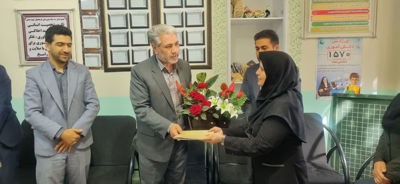 برگزاری آیین گرامیداشت روز معلم در دبیرستان فرهنگیان شهید مدنی ارومیه با حضور فرماندار شهرستان ارومیه