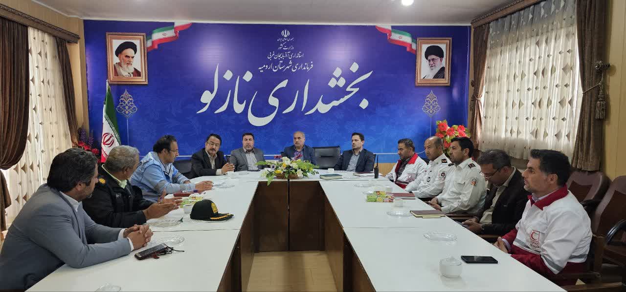 جلسه ستاد مدیریت بحران در بخشداری نازلو جهت بررسی عملیات جستجو برای شخص مغروق در رودخانه نازلو چای برگزار شد.
