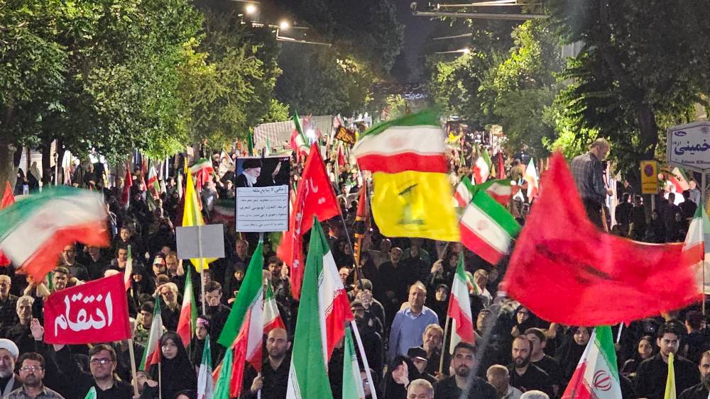 اجتماع شبانه مردم ارومیه؛ نمایش همبستگی اجتماعی و پاسخگویی مستقیم مسئولان در میز خدمت