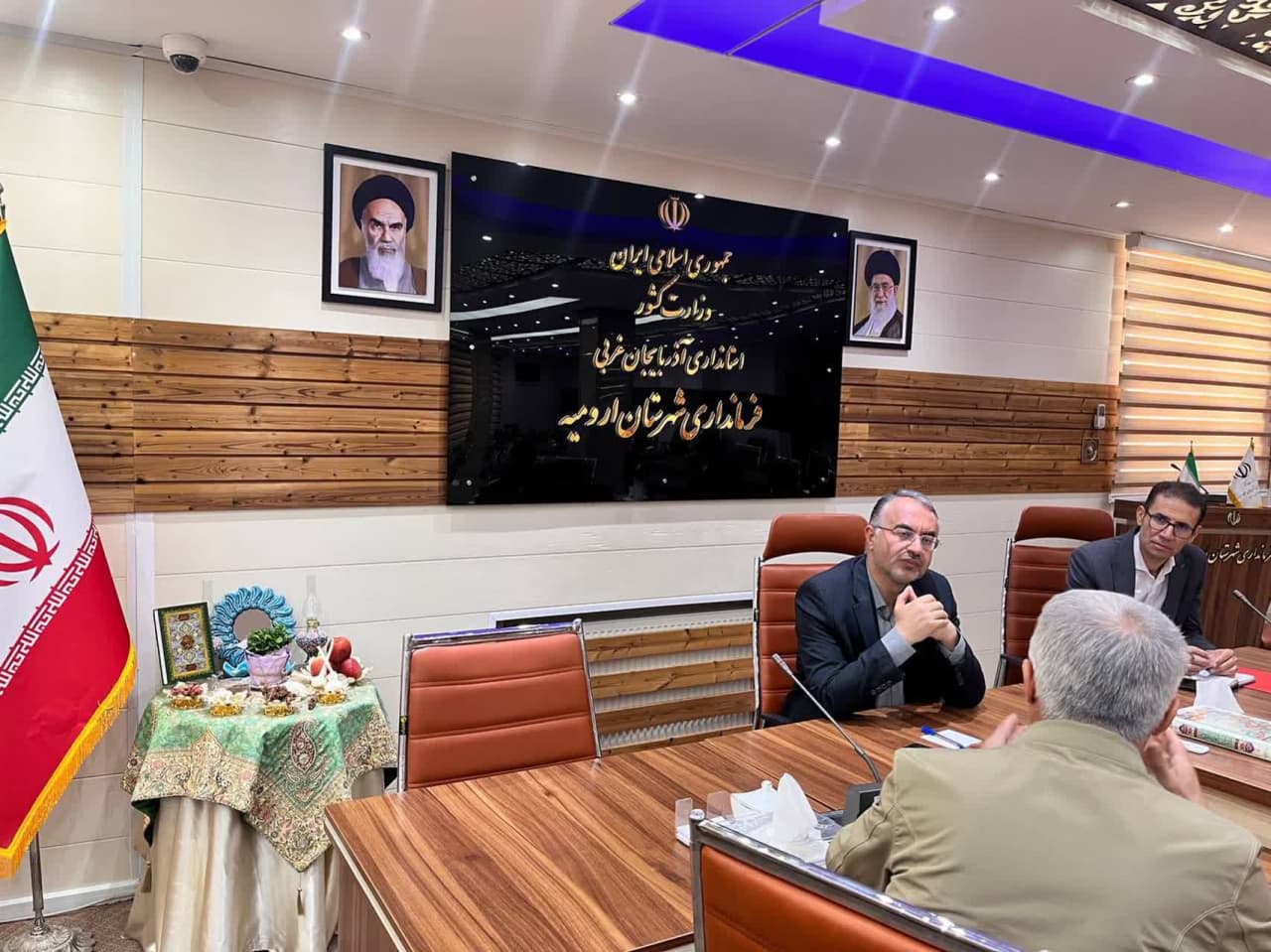 ملاقات عمومی شش ساعته فرماندار ارومیه با شهروندان در نخستین روزکاری سال جدید