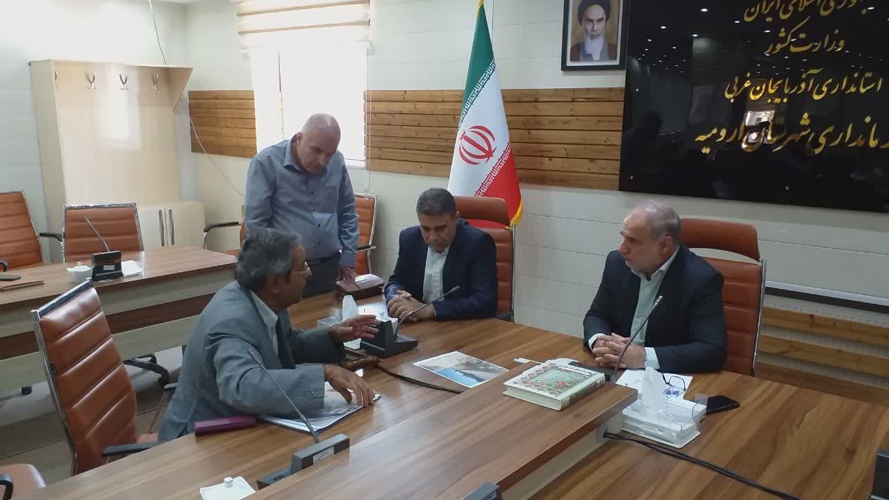دیدار چهره به چهره 14نفر از شهروندان با فرماندار ارومیه