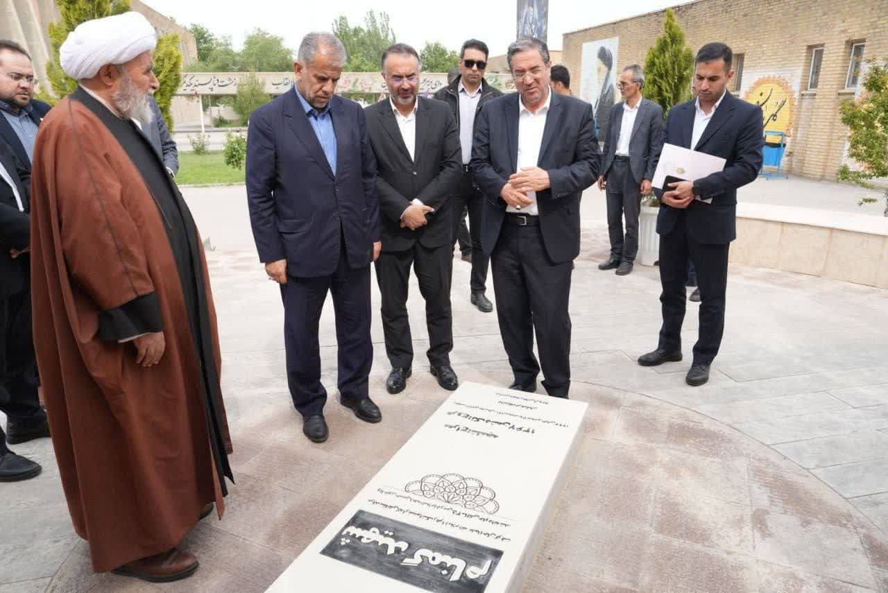 حضور استاندار آذربایجان‌غربی به همراه فرماندار شهرستان ارومیه در آیین گرامیداشت مقام معلم در دانشگاه فرهنگیان