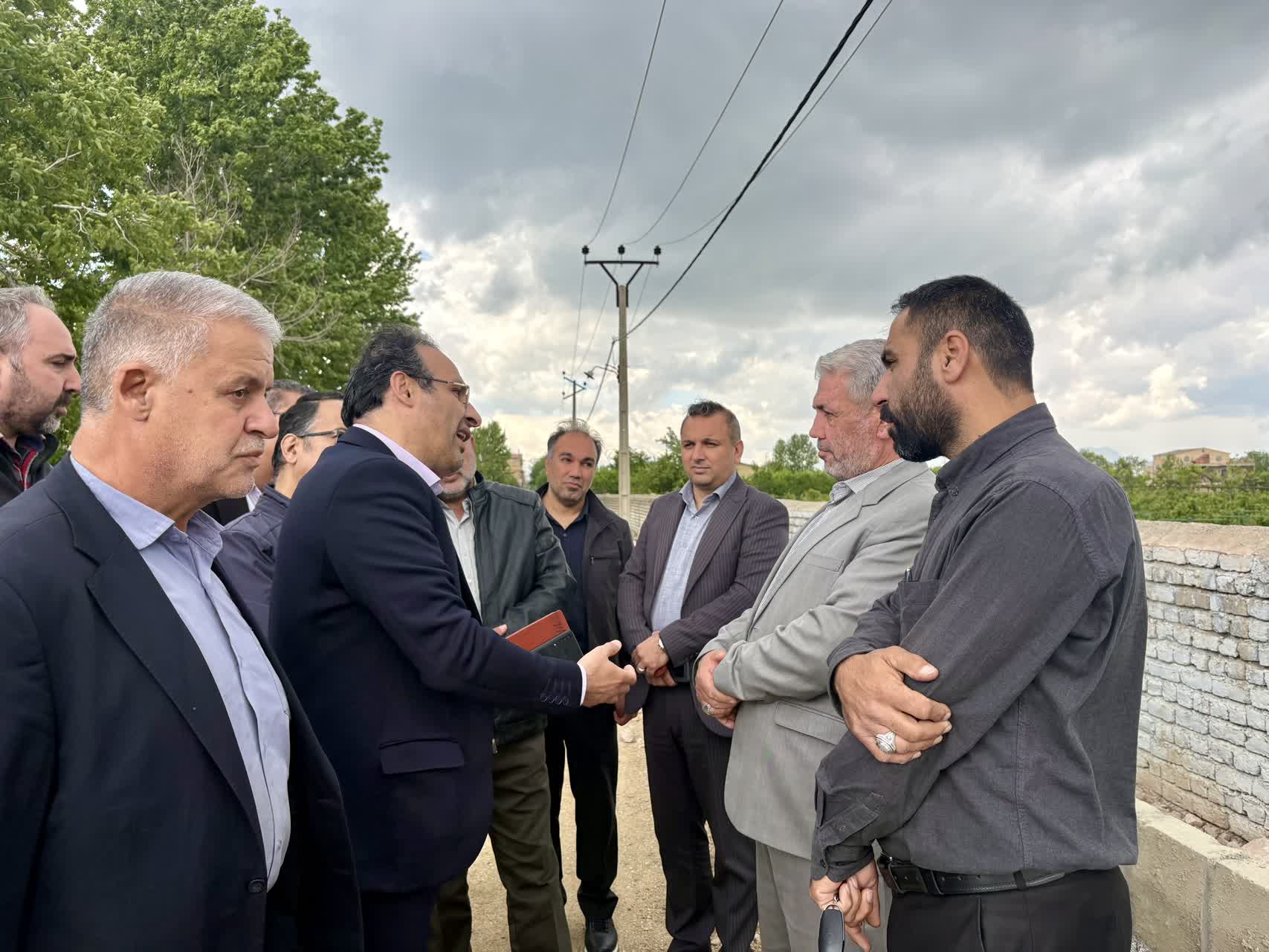 بازدید میدانی فرماندار ارومیه از روستای قزل عاشق جهت بررسی و رفع چالش های عمرانی