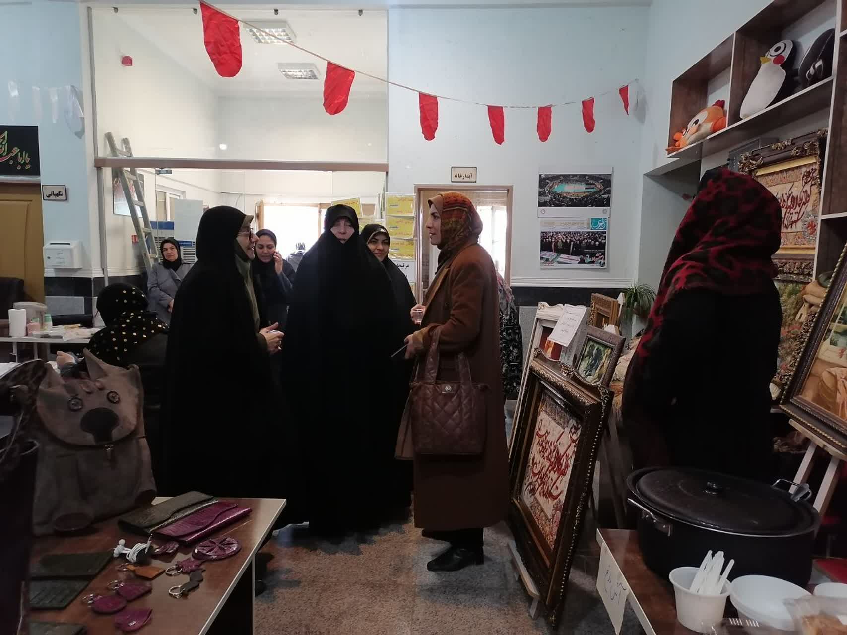 حضور معاون برنامه ریزی و توسعه منابع انسانی فرمانداری ارومیه در نمایشگاه توانمندی های زنان کارآفرین عشایری و روستایی ارومیه