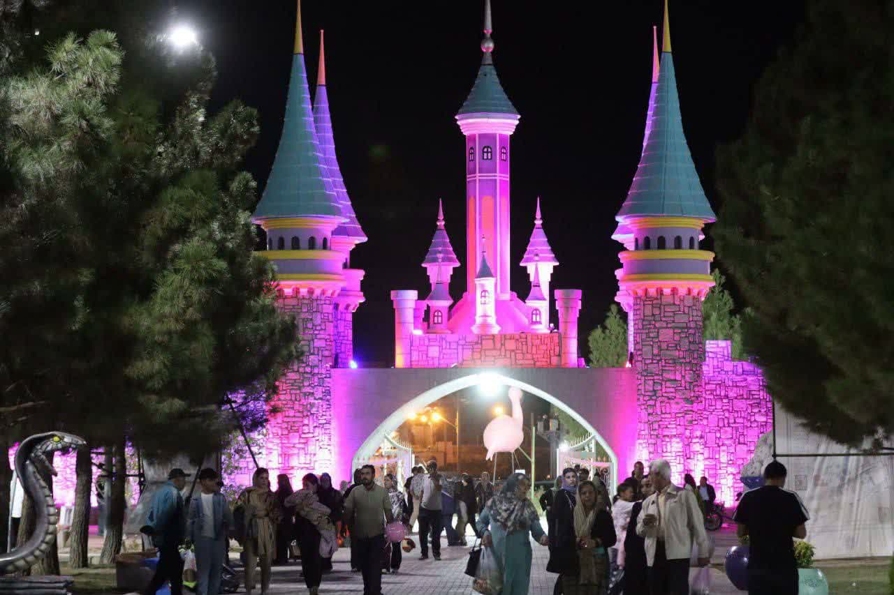 اختتامیه جشنواره انگور با حضور مقابلی، سرپرست معاونت سیاسی و اجتماعی استانداری آذربایجان‌غربی، سفرای چند کشور و حضور پرشور مردمی برگزار شد.