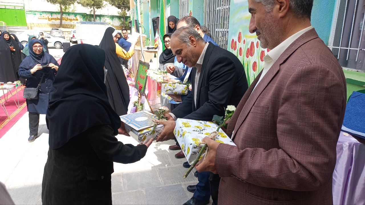 حضور فرماندار شهرستان ارومیه در مدرسه دخترانه شاهد گل نرجس ناحیه یک ارومیه