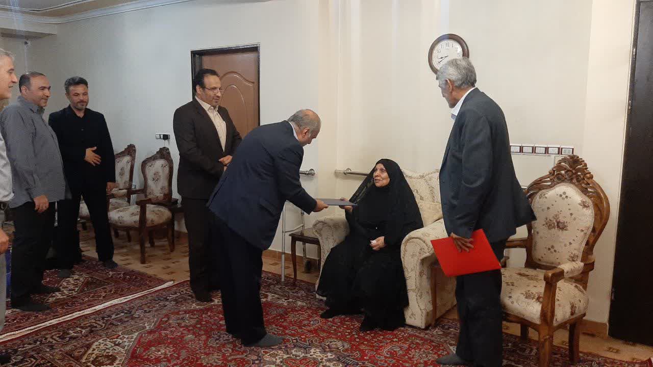 دیدار فرماندار شهرستان ارومیه با خانواده معظم شهدا