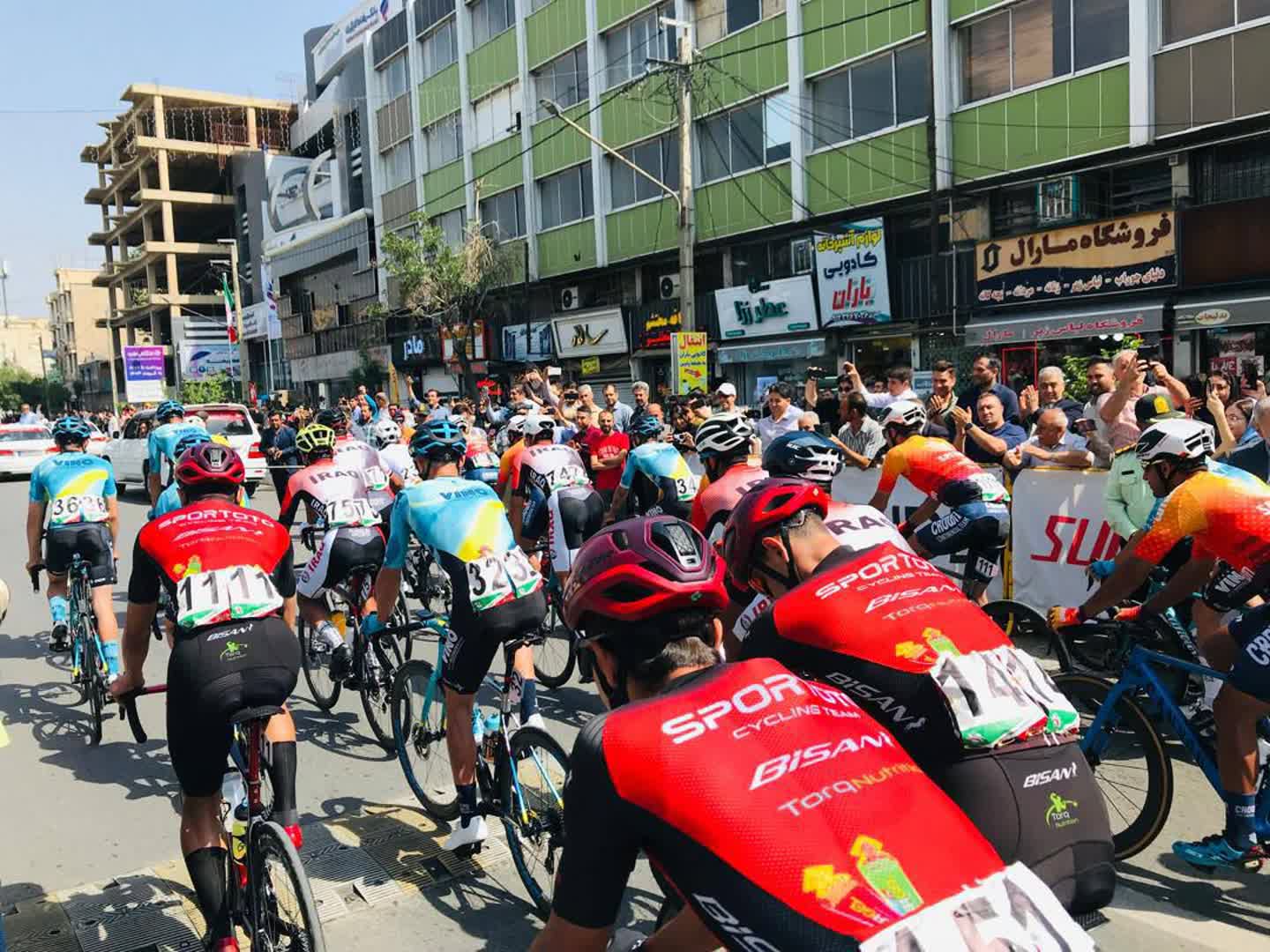 آغاز مرحله دوم سی و هفتمین دوره تور بینالمللی دوچرخهسواری ایران-آذربایجان از ارومیه با شلیک نمادین فرماندار