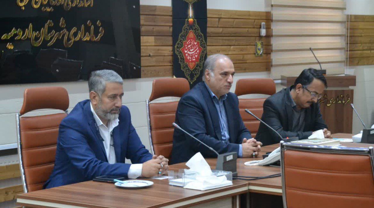 نشست صمیمی فرماندار شهرستان ارومیه با همکاران مجموعه فرمانداری